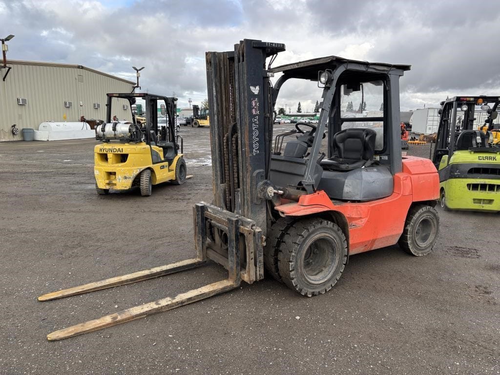 Toyota 7FGU35 Equipment Image0