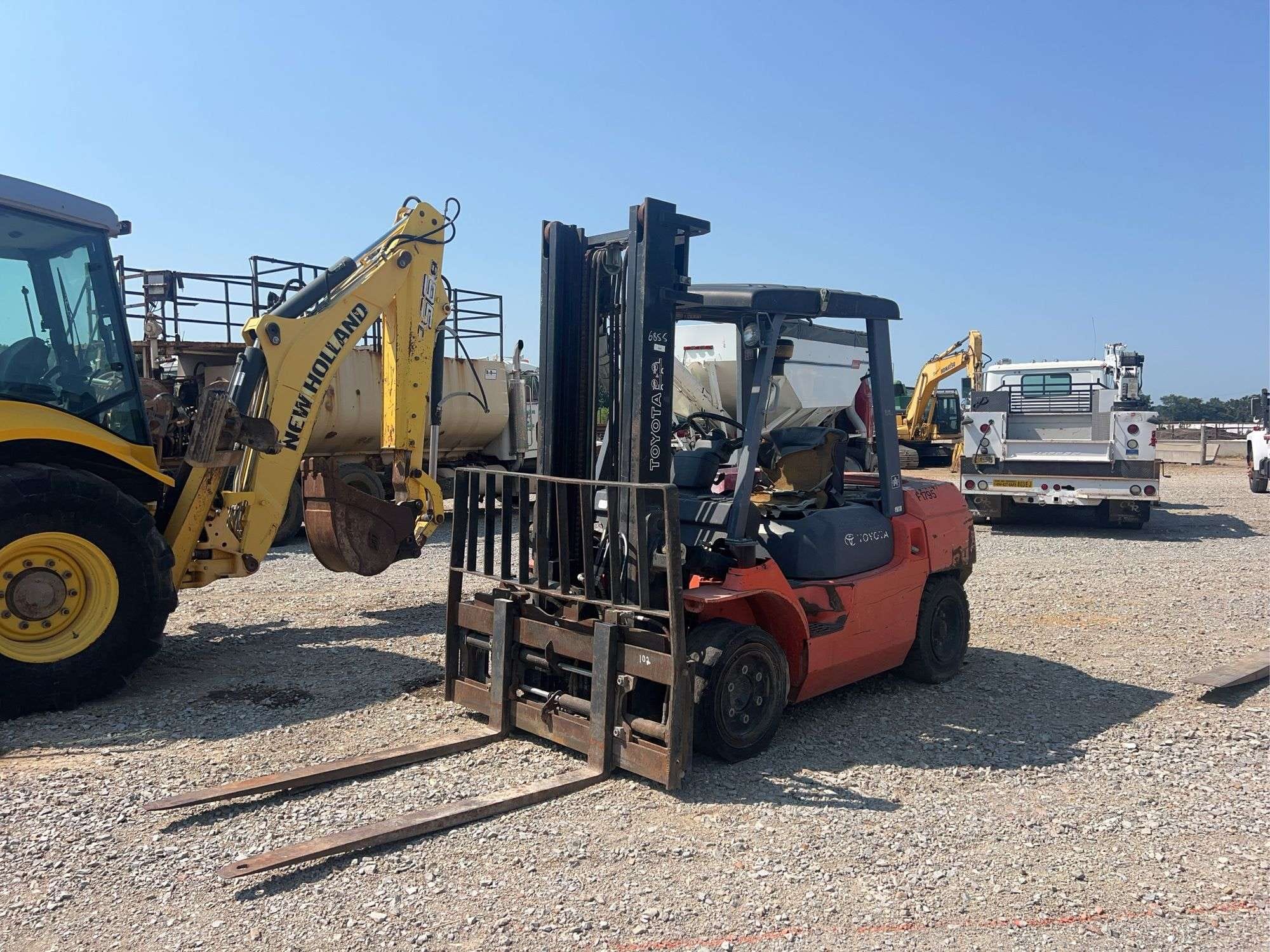Toyota 75GU35 Equipment Image0