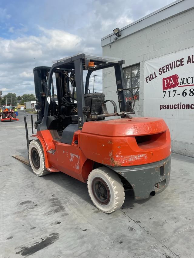 Image of Toyota 7FGU45 equipment image 3