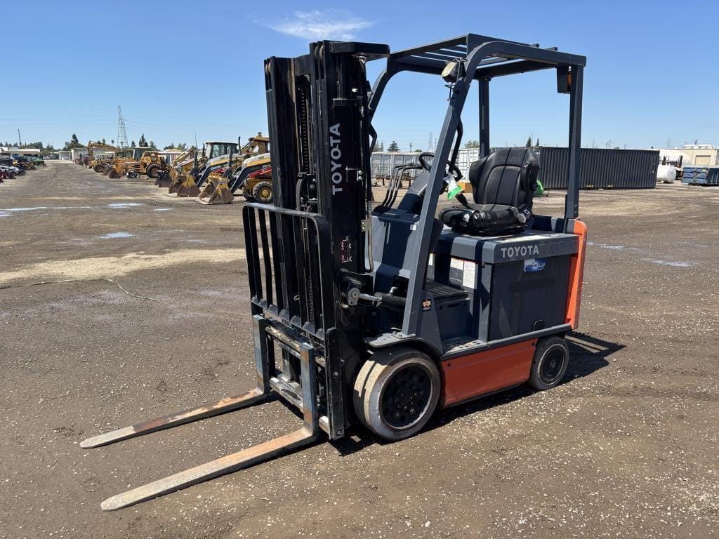 Toyota 8FBCU25 Equipment Image0