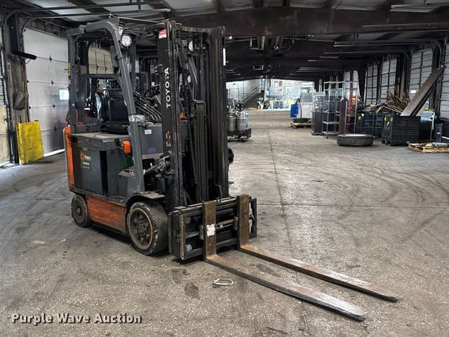 Image of Toyota 8FBCU25 equipment image 2