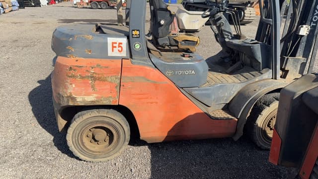 Image of Toyota 8FD35U equipment image 3