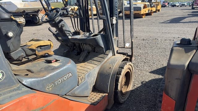 Image of Toyota 8FD35U equipment image 4