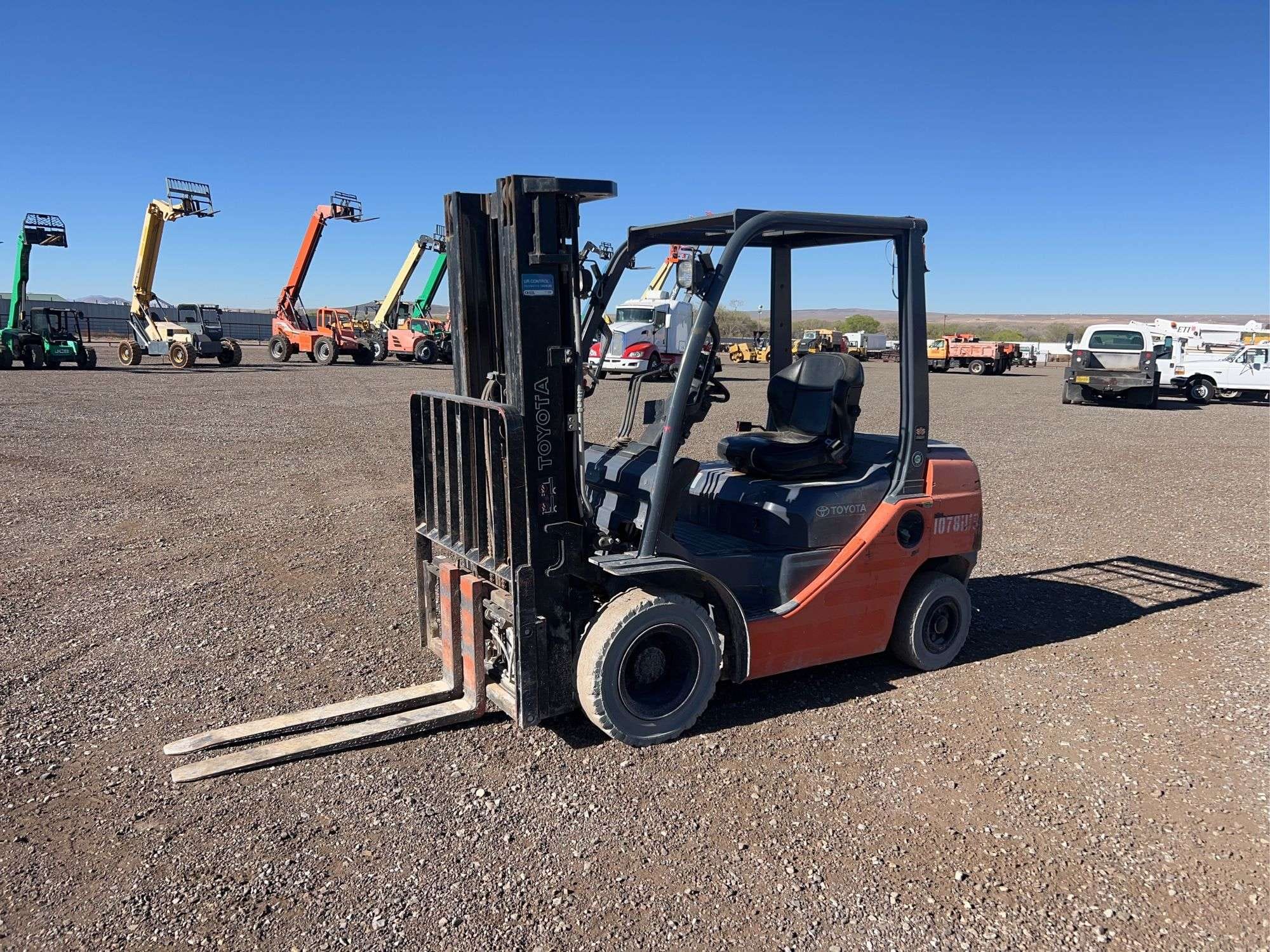 Toyota 8FDU25 Equipment Image0