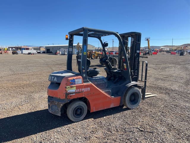 Image of Toyota 8FDU25 equipment image 2