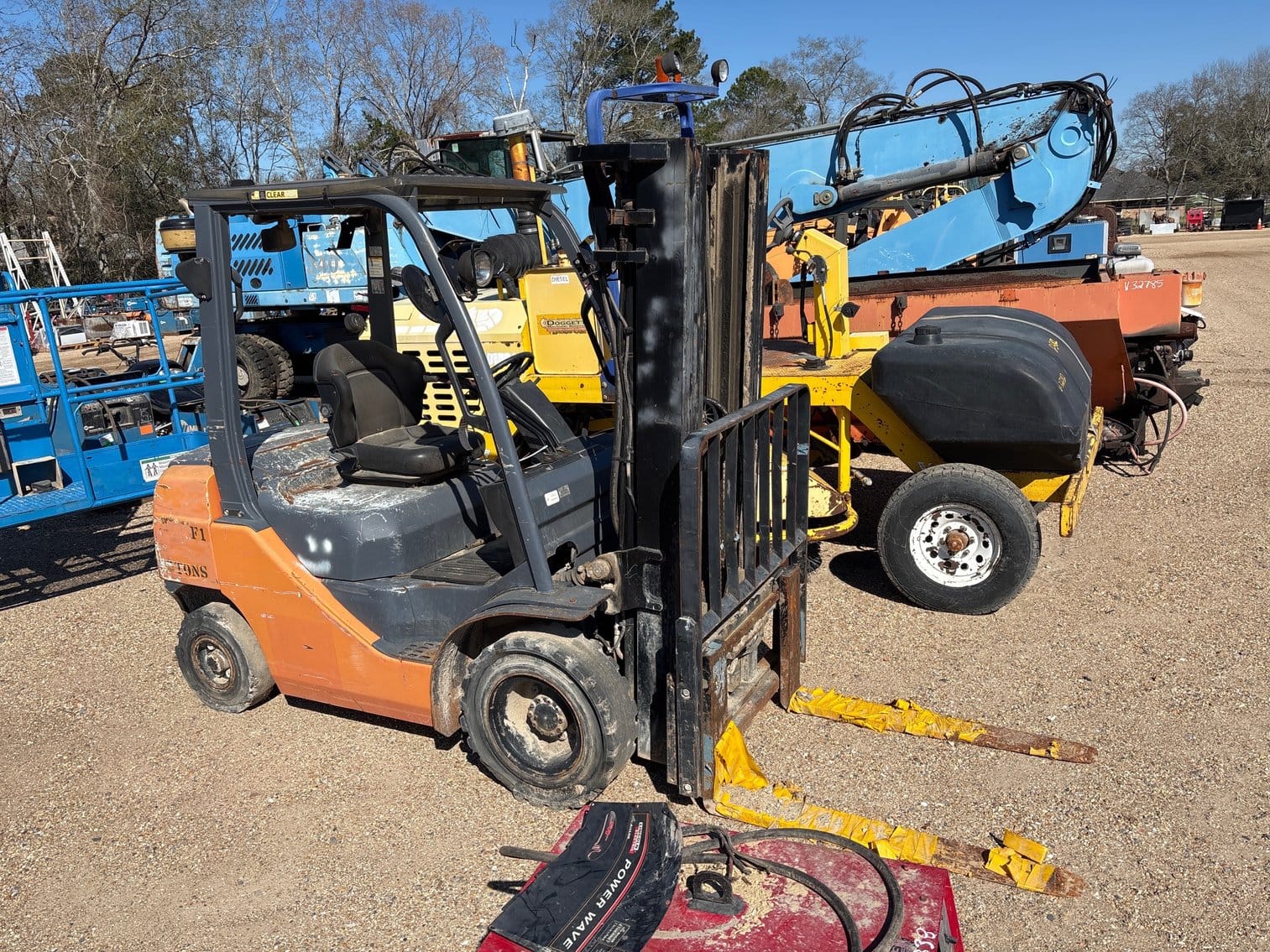 Toyota 8FDU25 Equipment Image0