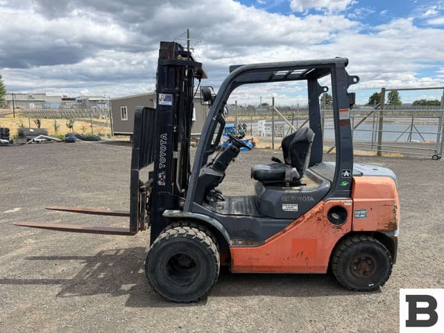 Image of Toyota 8FDU25 equipment image 3