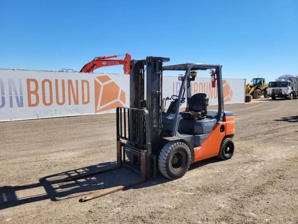 Toyota 8FDU25 Equipment Image0