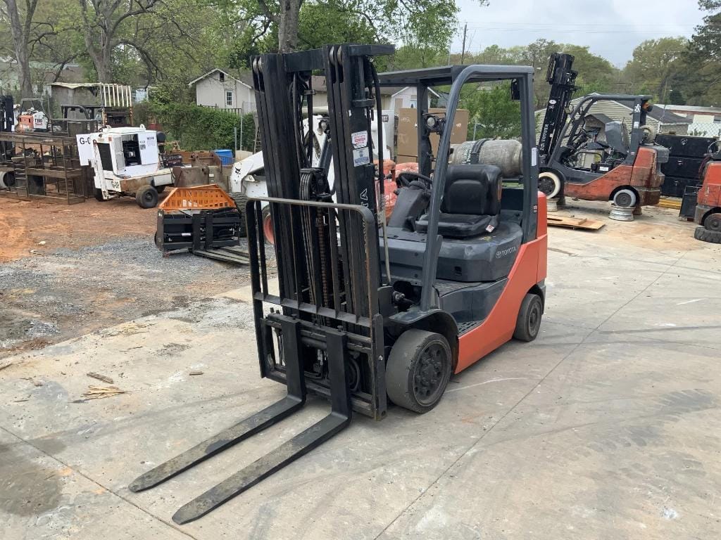 Toyota 8FGCU25 Equipment Image0