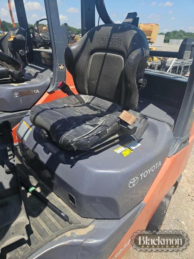 Image of Toyota 8FGCU25 equipment image 3