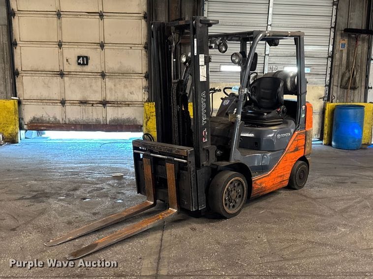 Toyota 8FGCU25 Equipment Image0