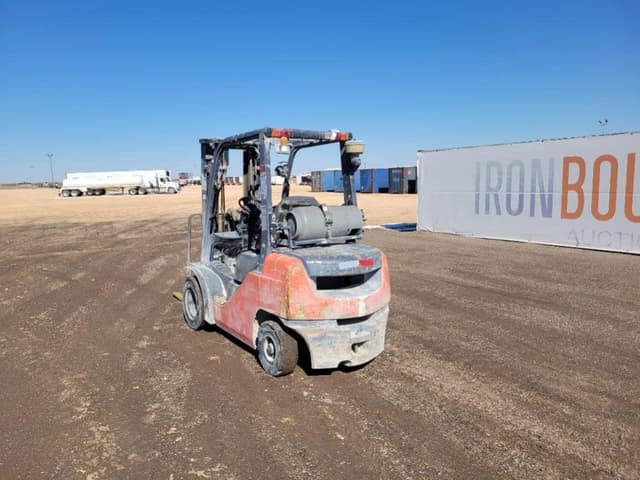 Image of Toyota 8FGU25 equipment image 2