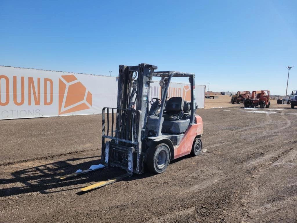 Toyota 8FGU25 Equipment Image0