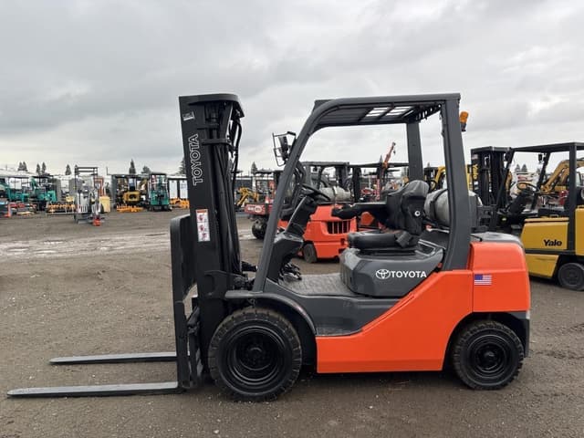 Image of Toyota 8FGU25 equipment image 4