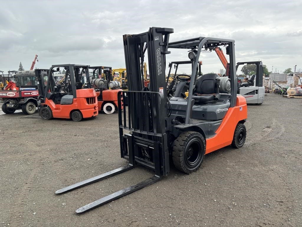 Toyota 8FGU25 Equipment Image0