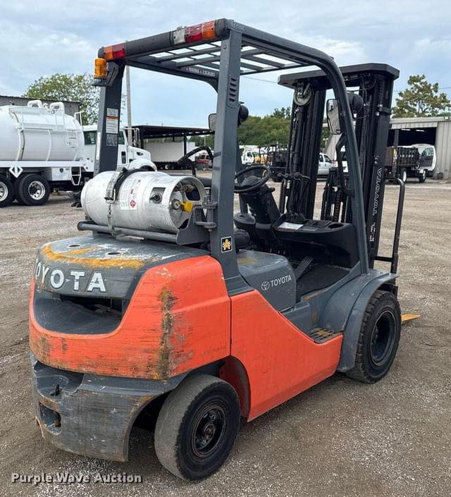 Image of Toyota 8FGU25 equipment image 4