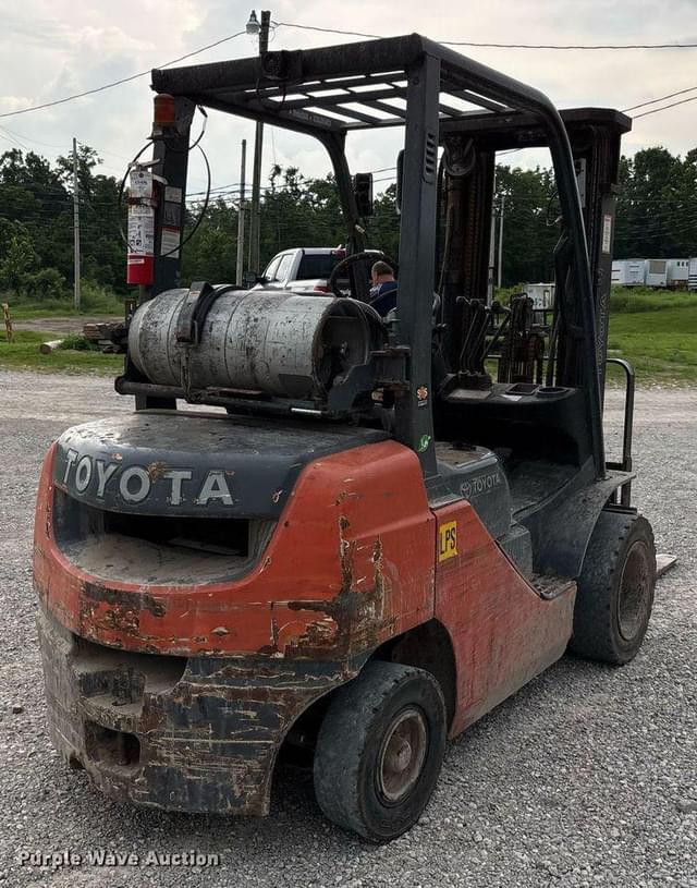 Image of Toyota 8FGU25 equipment image 4
