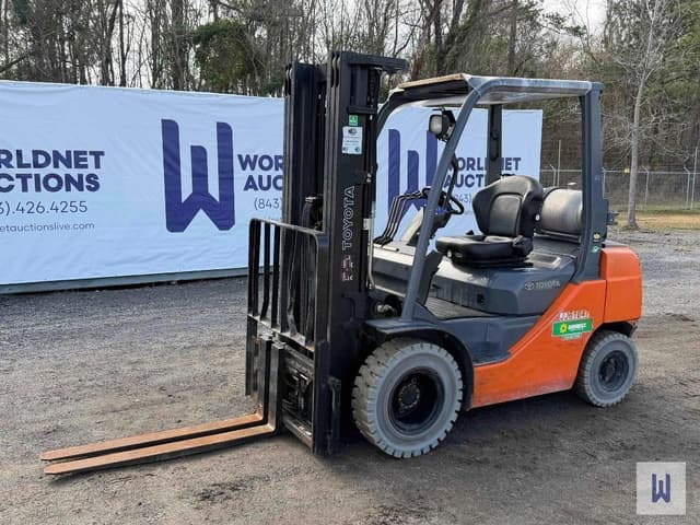 Image of Toyota 8FGU25 equipment image 1