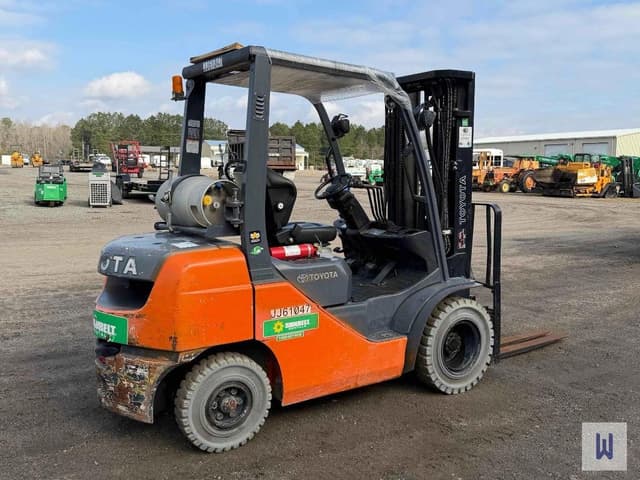 Image of Toyota 8FGU25 equipment image 4