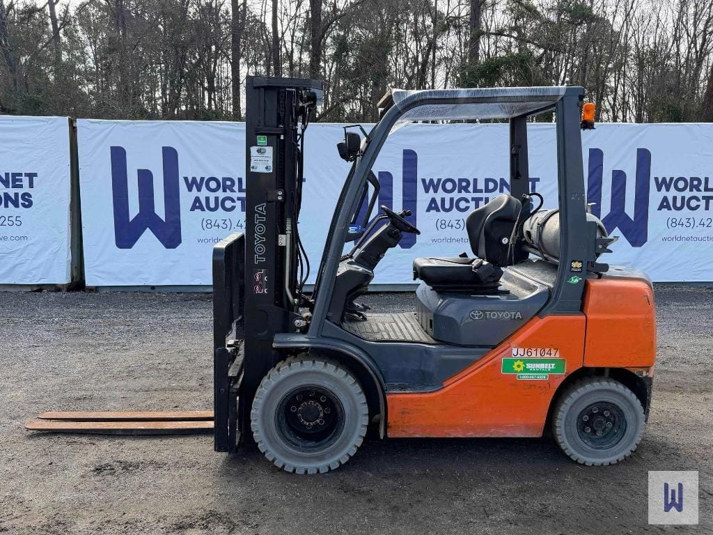 Toyota 8FGU25 Equipment Image0