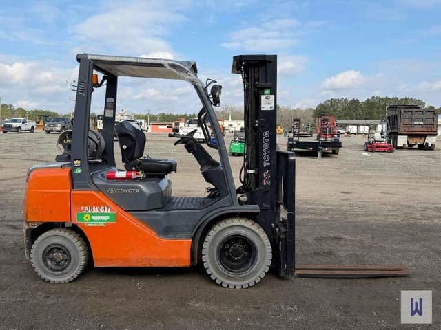 Image of Toyota 8FGU25 equipment image 3