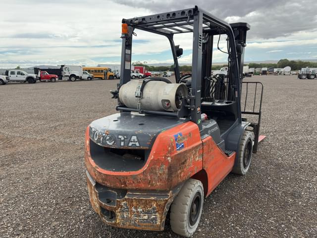 Image of Toyota 8FGU30 equipment image 2