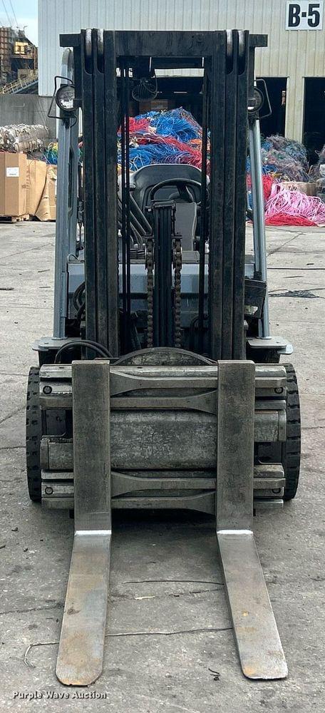 Image of Toyota 8FGU30 equipment image 1