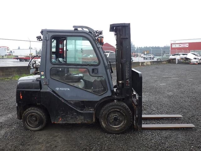 Image of Toyota 8FGU30 equipment image 3