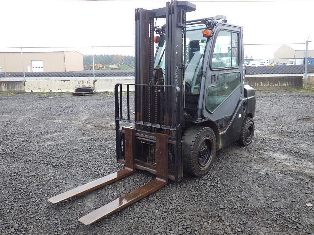 Toyota 8FGU30 Equipment Image0