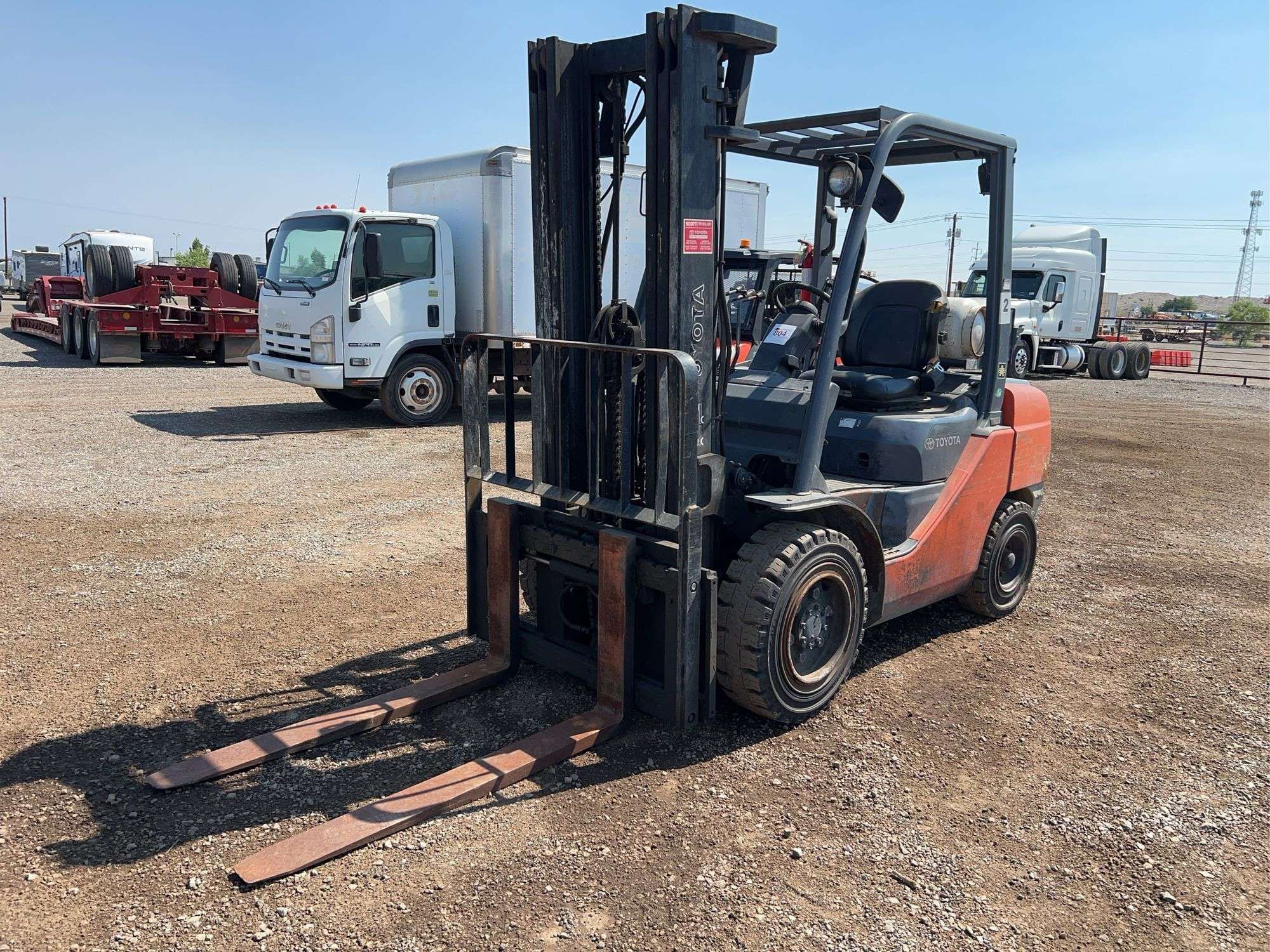 Toyota 8FGU30 Equipment Image0
