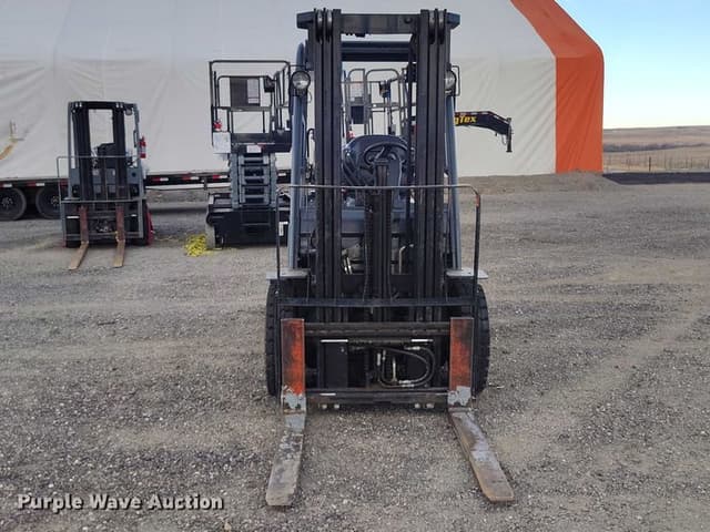 Image of Toyota 8FGU25 equipment image 1