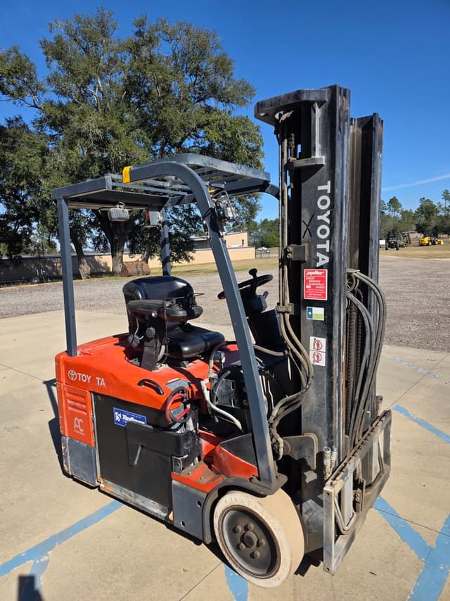 Image of Toyota 7FBEU18 equipment image 2