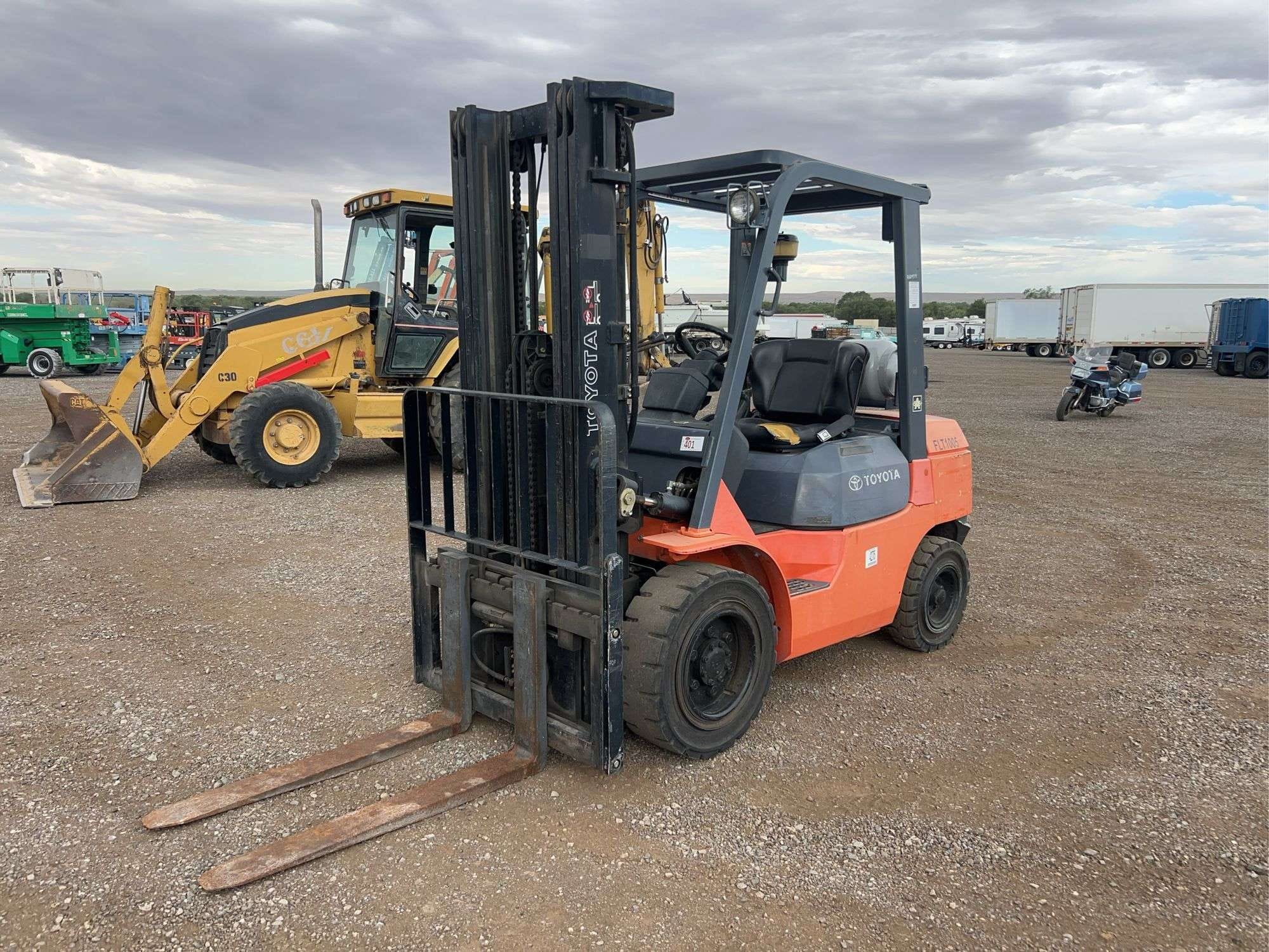 Toyota 7FGU30 Equipment Image0