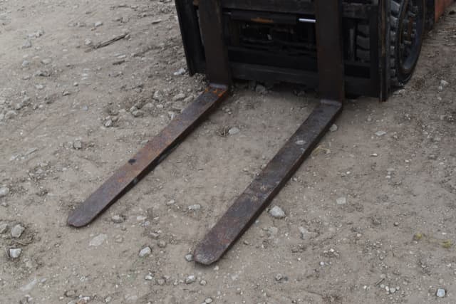 Image of Toyota 5FGC25 equipment image 3