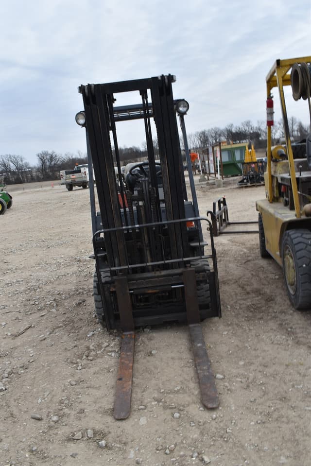 Image of Toyota 5FGC25 equipment image 1