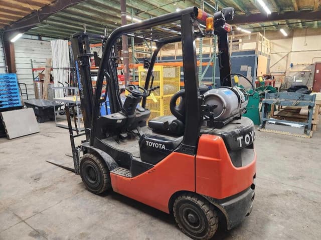 Image of Toyota 8FGU18 equipment image 3