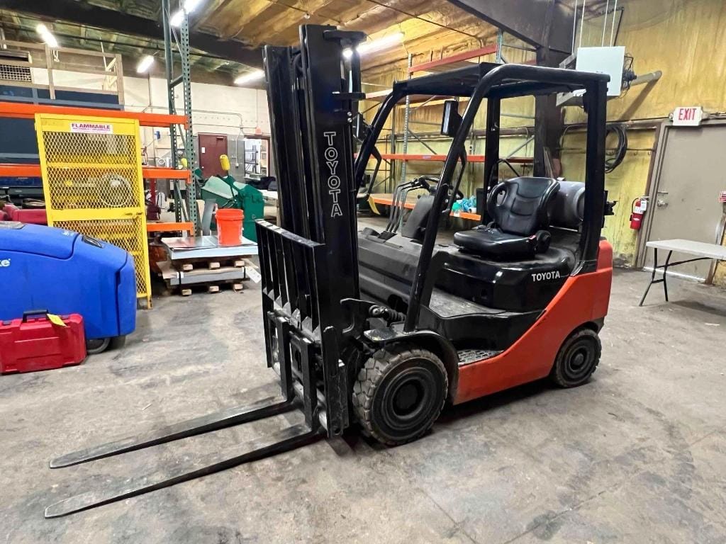 Toyota 8FGU18 Equipment Image0