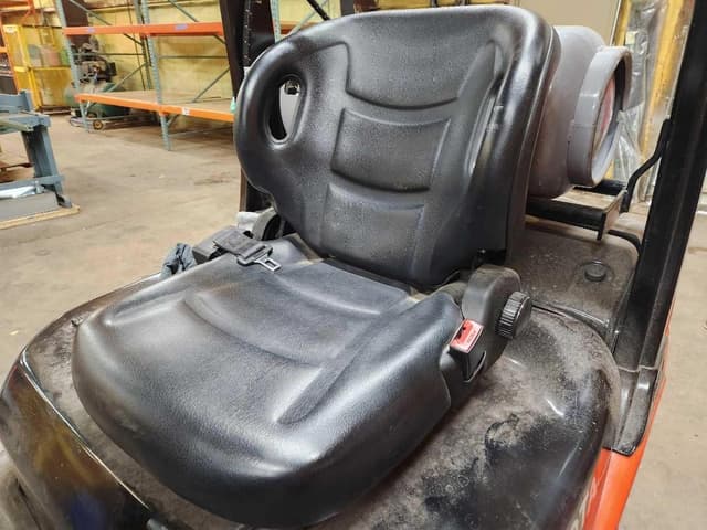 Image of Toyota 8FGU18 equipment image 2