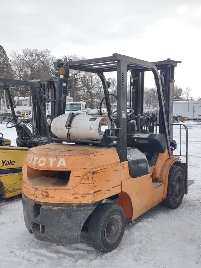 Image of Toyota 7FGU30 equipment image 3