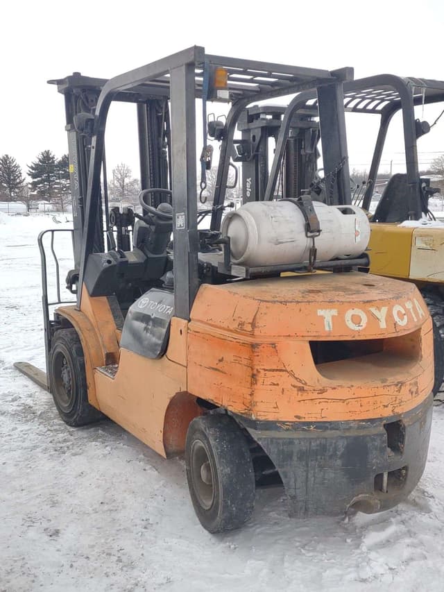 Image of Toyota 7FGU30 equipment image 2