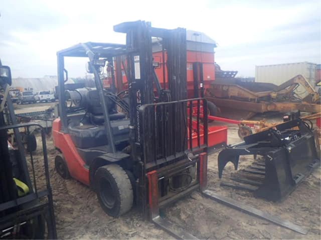 Image of Toyota 8FGU25 equipment image 2