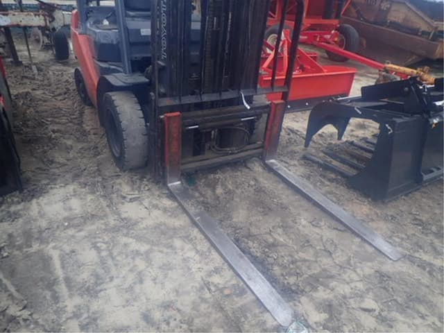 Image of Toyota 8FGU25 equipment image 3