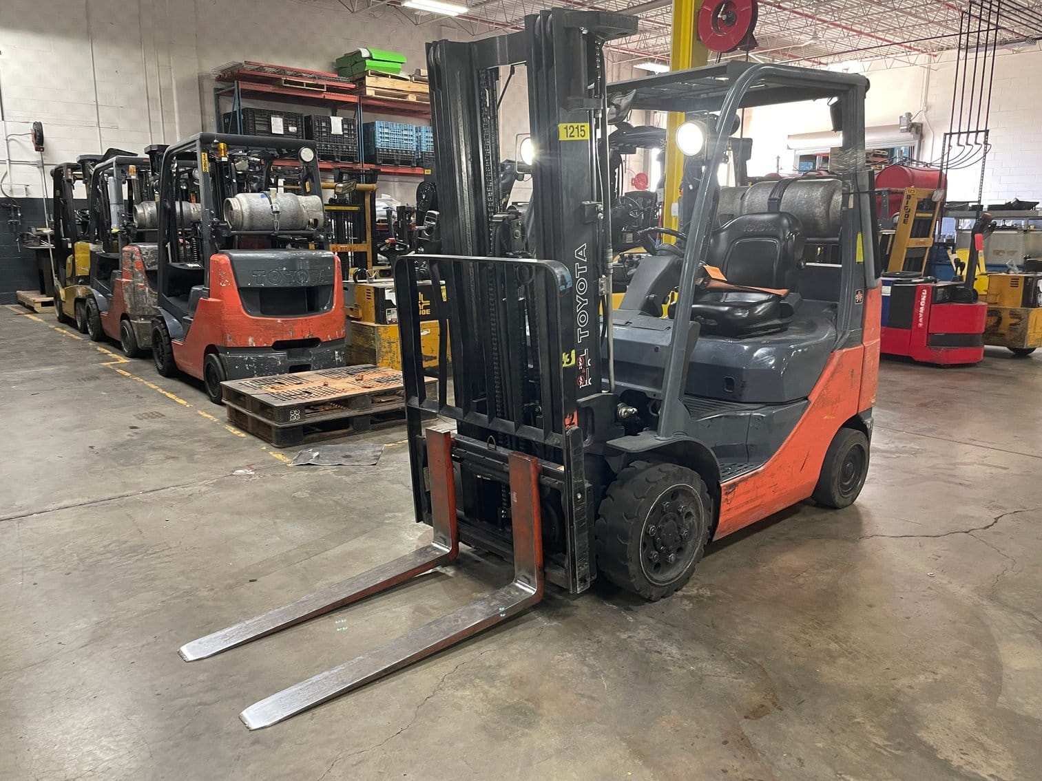 Toyota 8FGU25 Equipment Image0