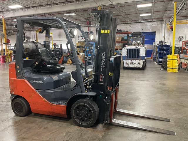 Image of Toyota 8FGU25 equipment image 2