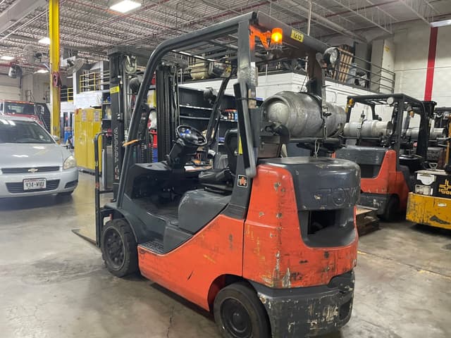 Image of Toyota 8FGU25 equipment image 4