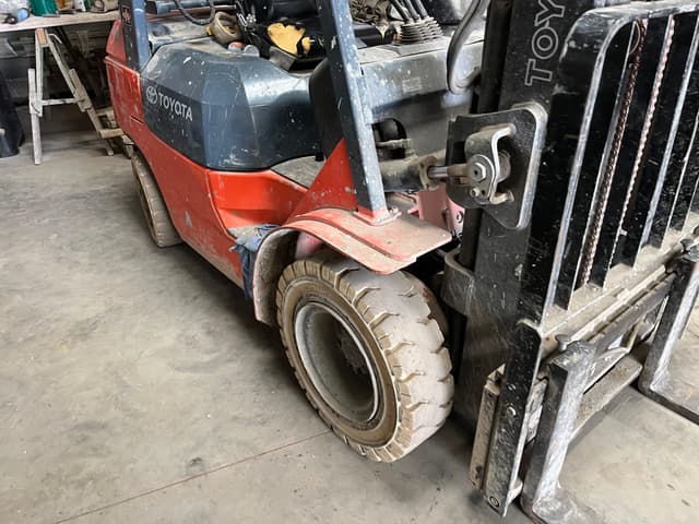 Image of Toyota 7FGU25 equipment image 1