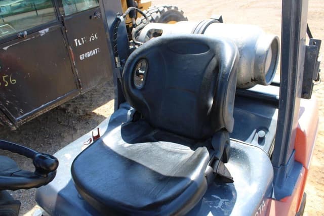 Image of Toyota 8FGU32 equipment image 4
