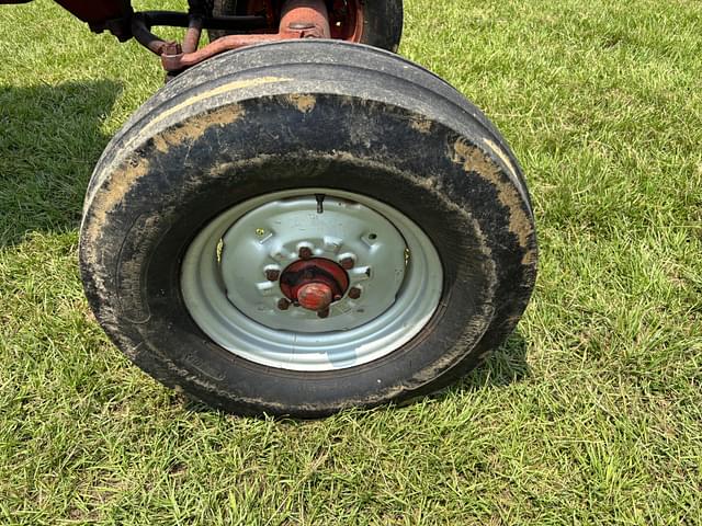 Image of Farmall 656 equipment image 2