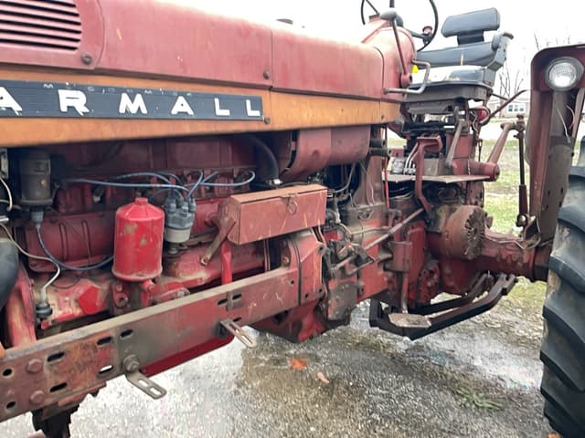 Image of Farmall 706 equipment image 2