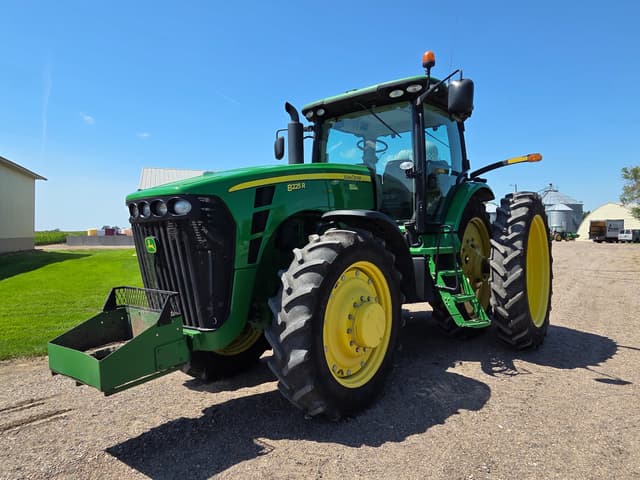 Image of John Deere 8225R equipment image 1